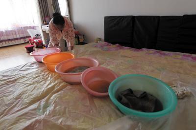 襄汾楼上漏水，住户失联，小区没物管，业主维权难！律师来支招……
